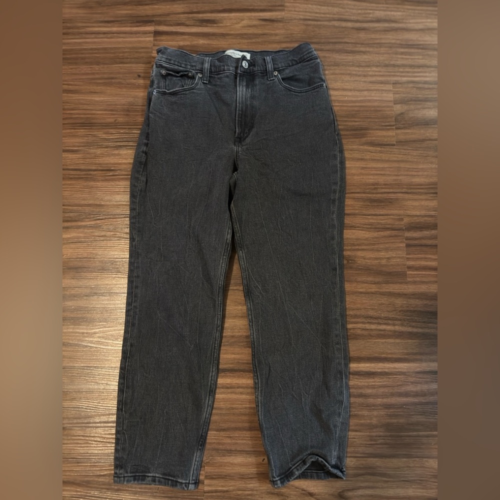 Women’s Abercrombie & Fitch High Rise Mom Jean- Size 4s/ 27 Waist
